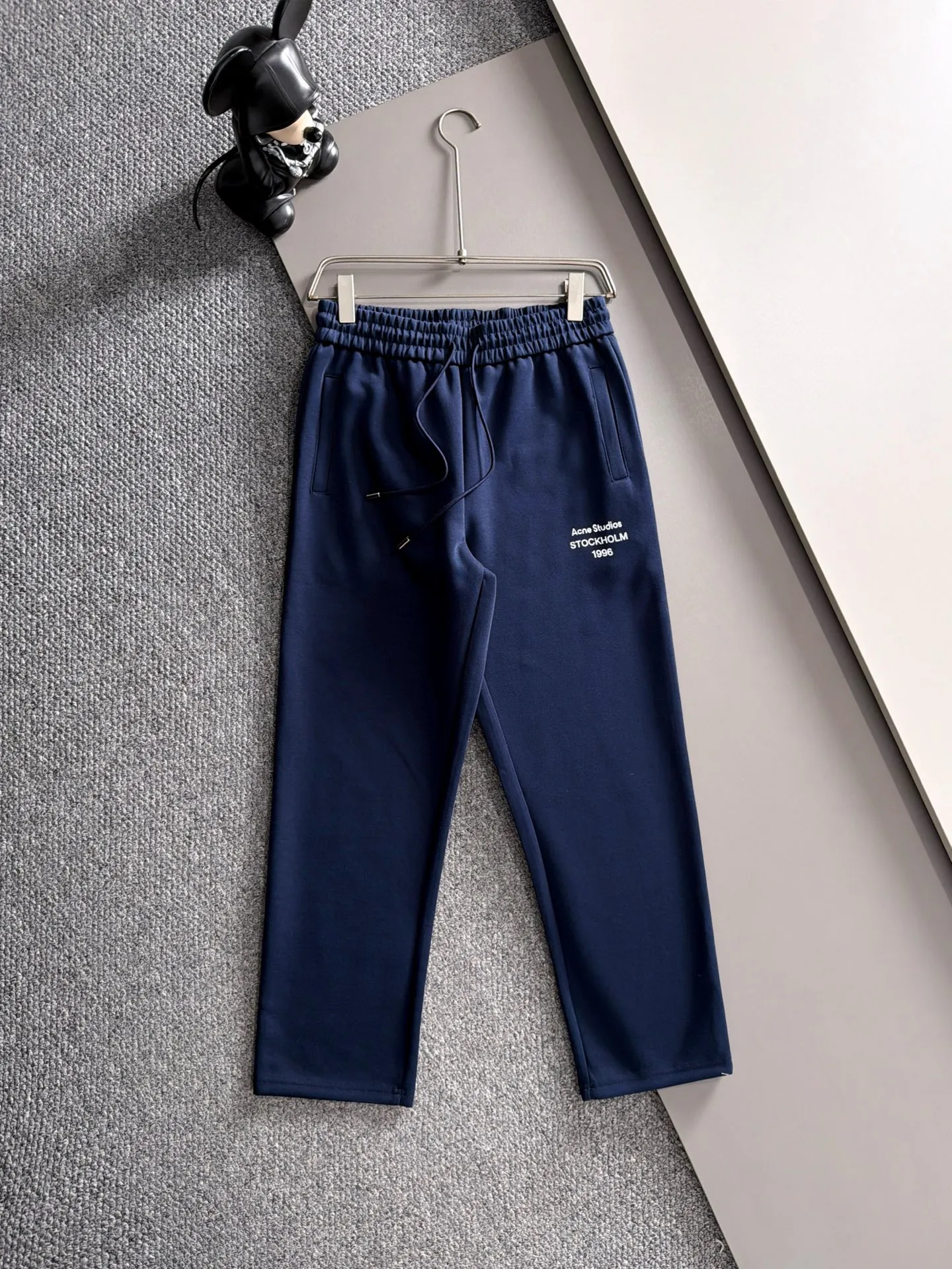 🛫🛫🛫High version, Acne Studios suit, 26ss customized top-quality fabric, new jacket, casual pants, ribbon letter embroidery stitching, new show product‼ The product is in perfect condition, comfortable and warm, complete with three labels, full and attractive color, very outstanding design, customized hardware accessories can easily enhance the fashion sense, the workmanship is extremely elegant and rigorous, and the wiring is neat and meticulous! A masterpiece from a famous designer! The upper body does not look bloated and is super handsome! Sizes：M～XXXL